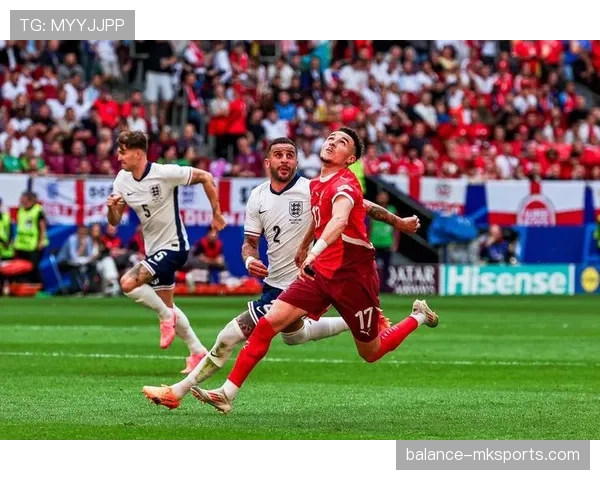 荷兰队逆袭晋级世界杯八强，展现强大斗志与团队精神的表现分析