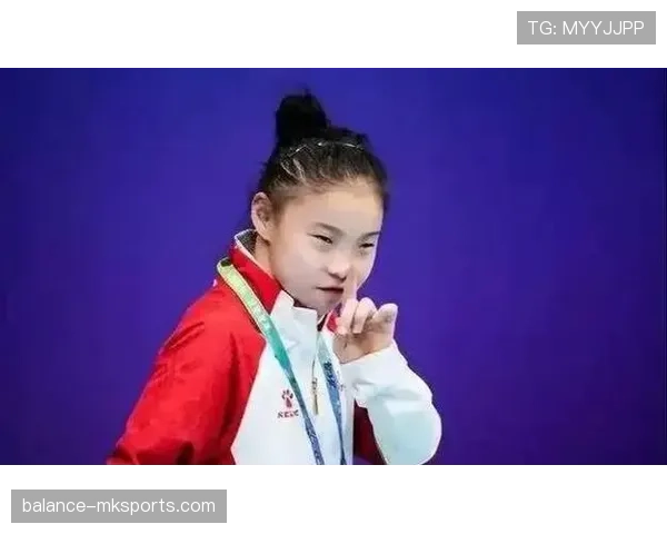 管晨辰出门随手一件外套就值我一个月房租