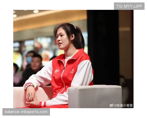 李盈莹随手拎的包，我一年的外卖费都不够